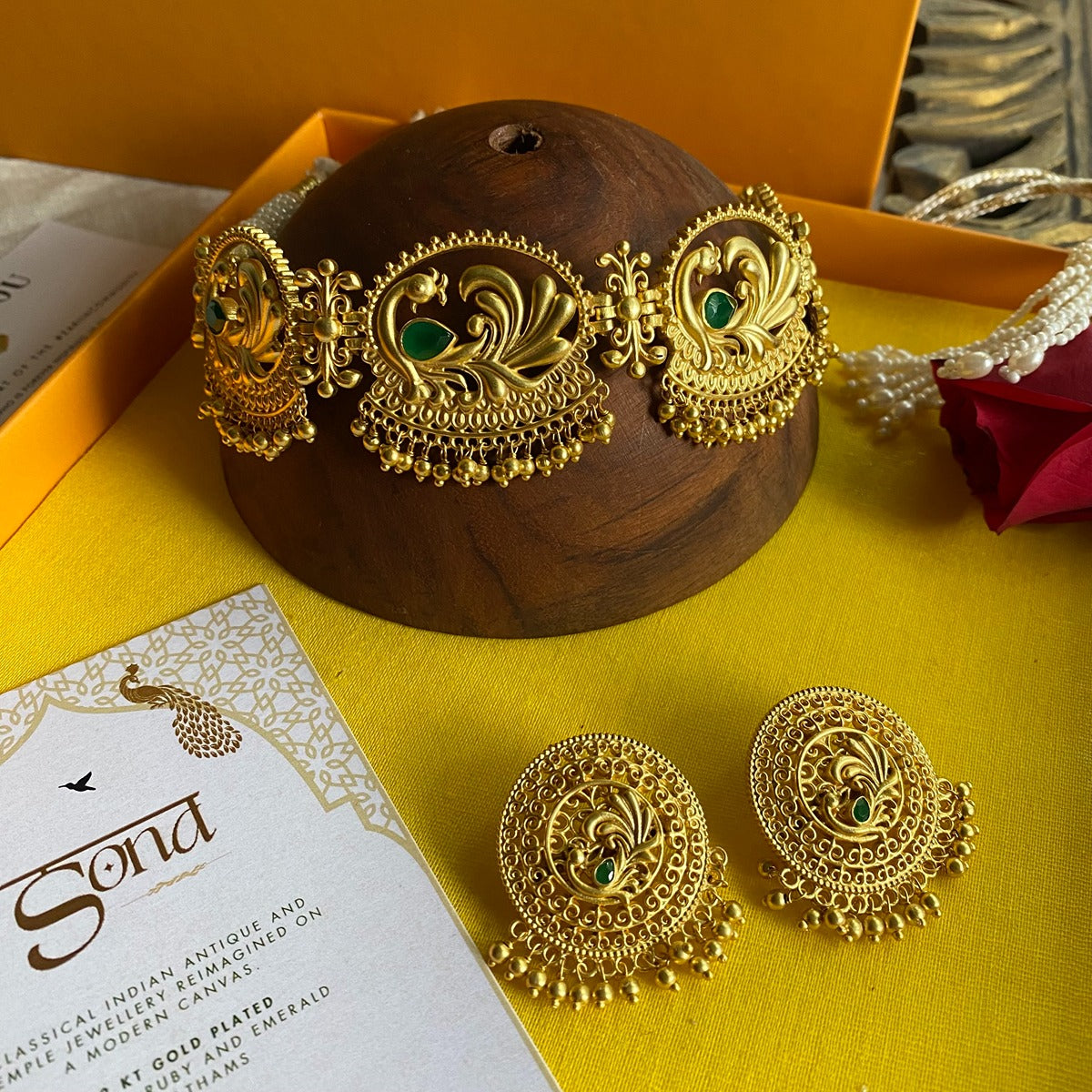 Buy Dance of Mor Gift Box with Choker Necklace and Stud Earrings