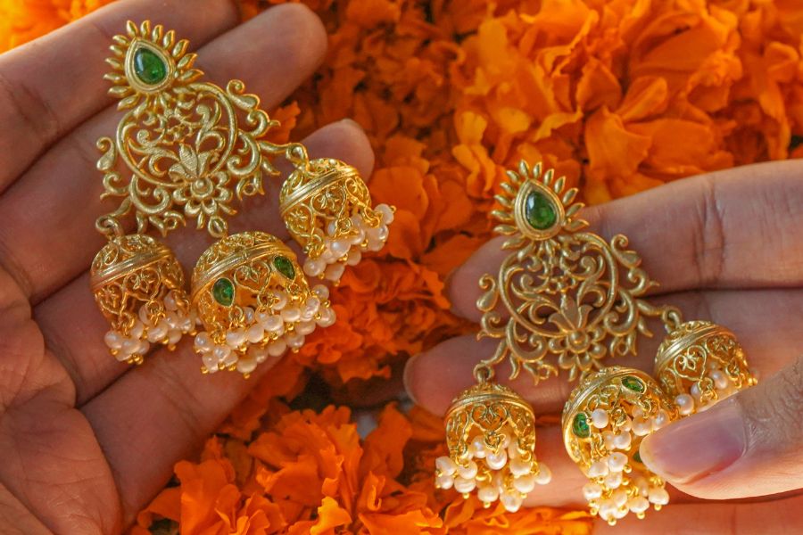 Why is gold auspicious for Dhanteras?
