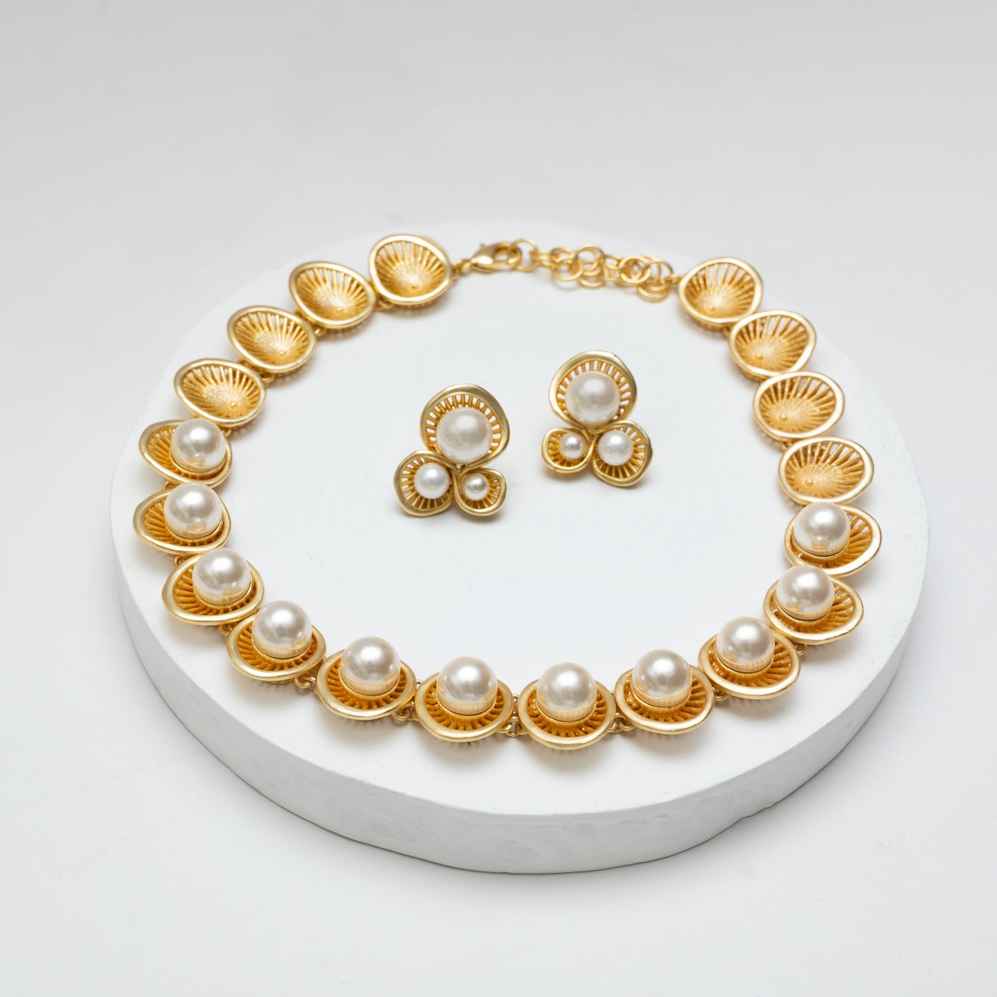 Power Pearls Necklace and Studs Set