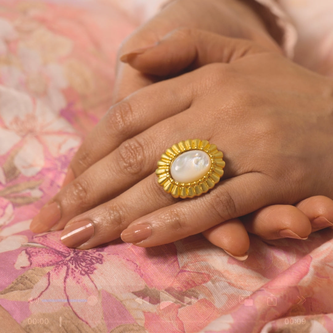 Souvenirs of Style Necklace & Sunny Getaway Ring Set