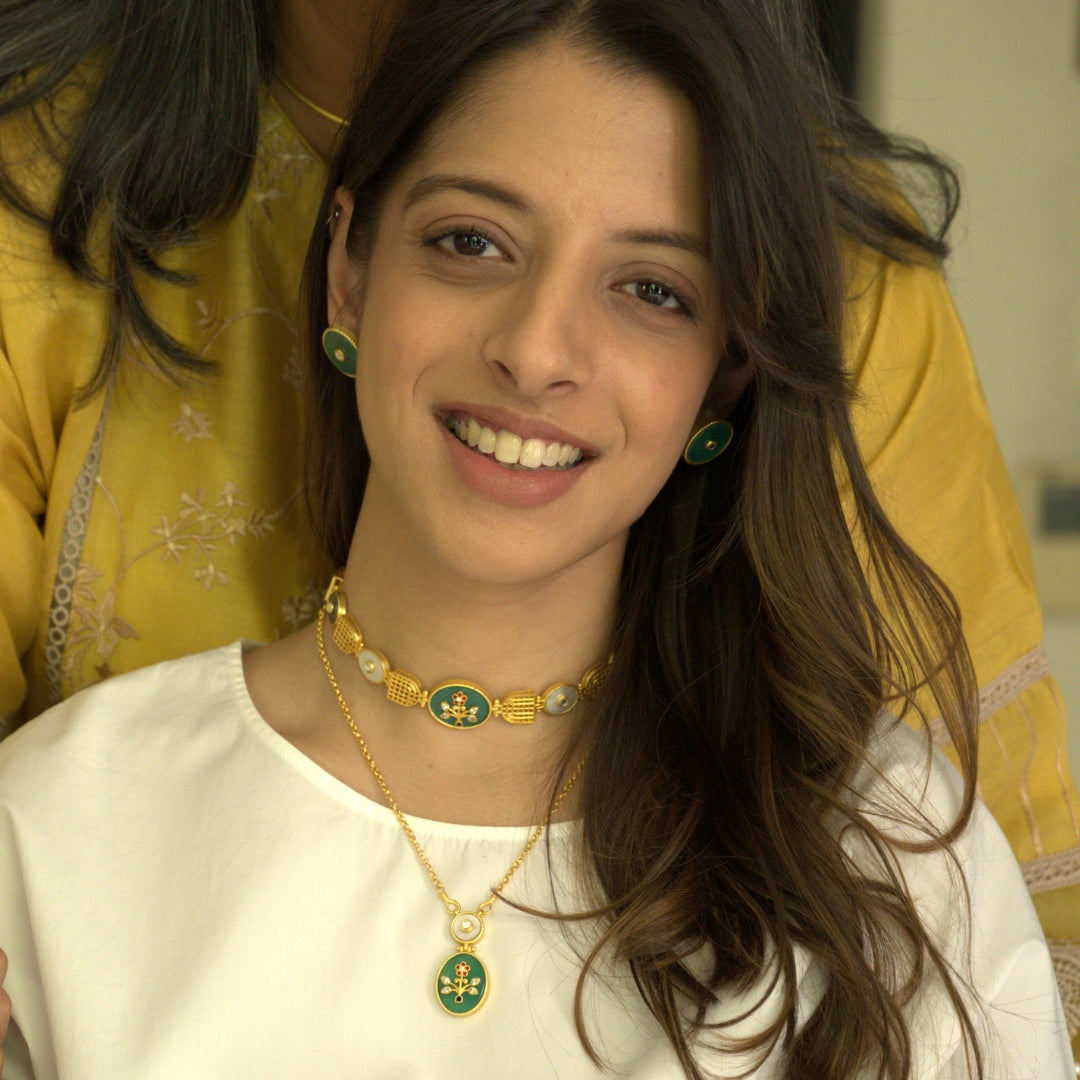 Glory of Tradition Choker Necklace & Vintage Queen Green Onyx Pendant Necklace Set