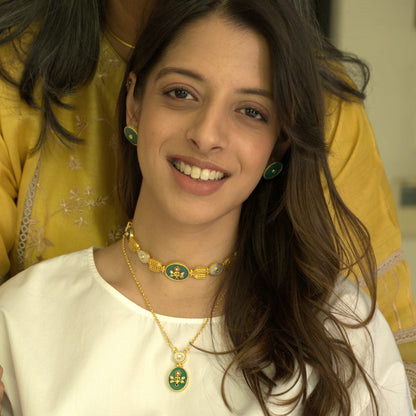 Glory of Tradition Choker Necklace & Vintage Queen Green Onyx Pendant Necklace Set