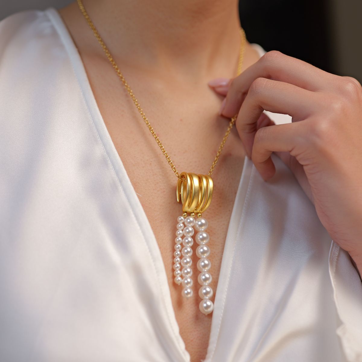 Scent of the Sea Pearl Pendant Necklace