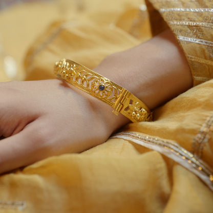 Gulzaar Kada Bangle