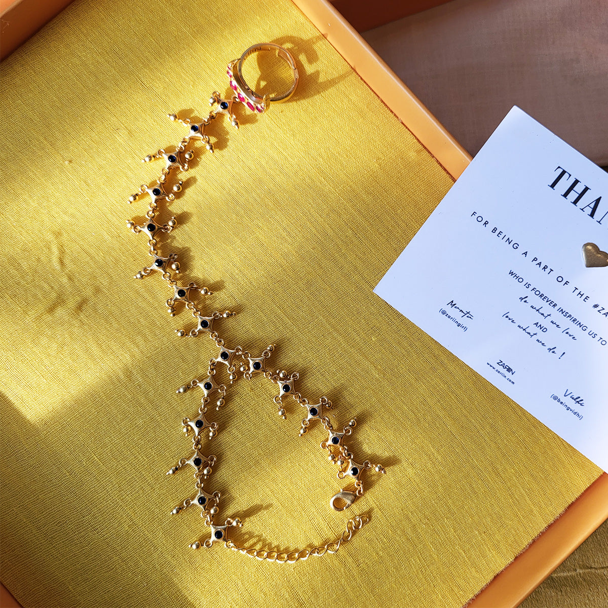 Moonlit Glory Haath Phool