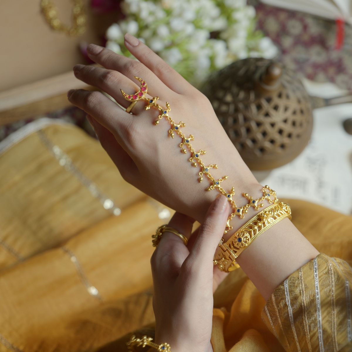 Moonlit Glory Haath Phool