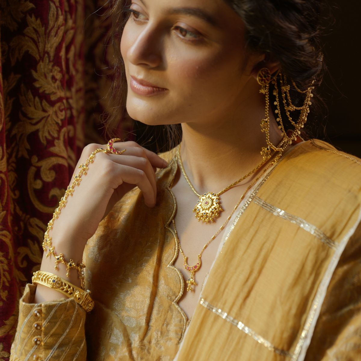 Floral Wonder Pendant Necklace