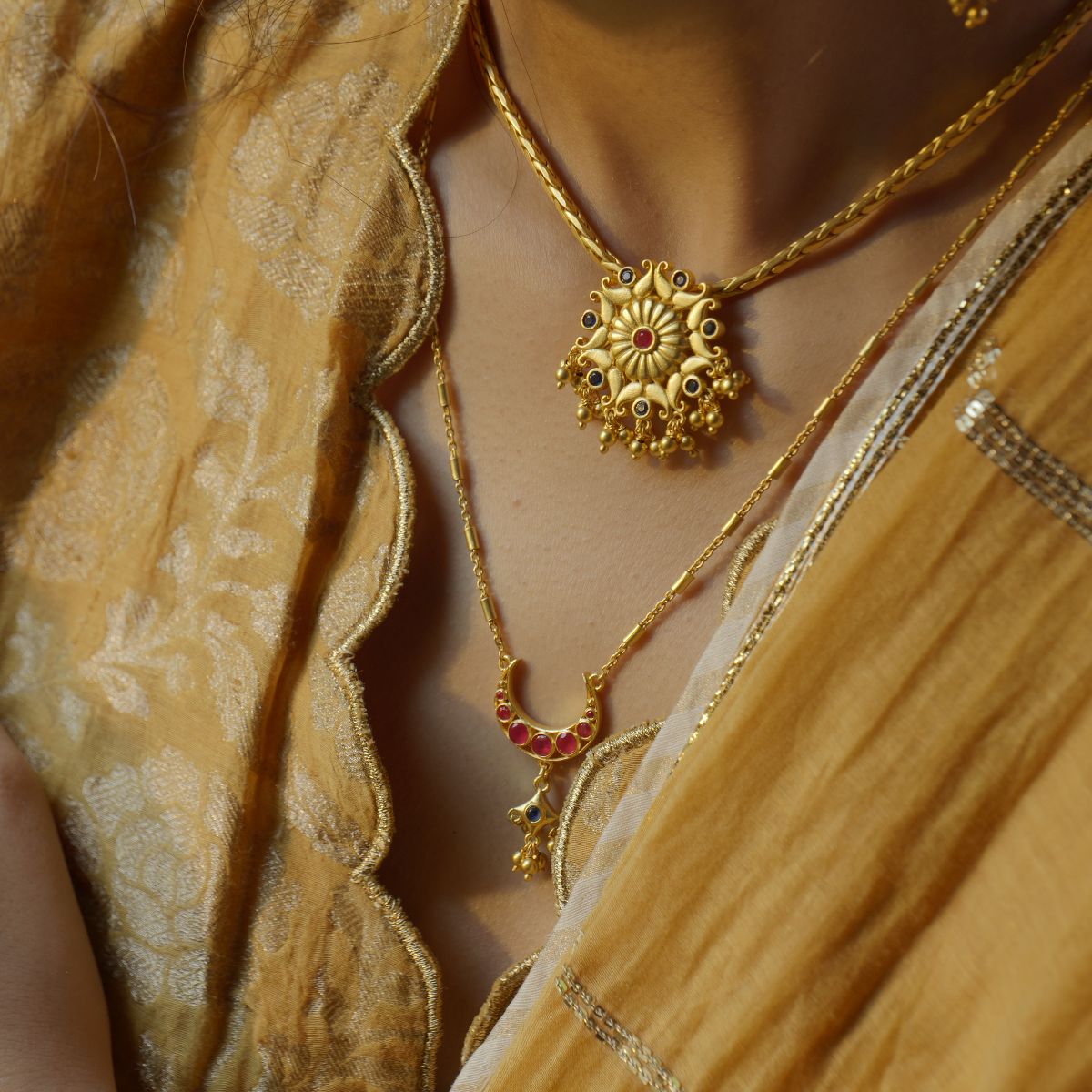 Sarkh Chaand Necklace