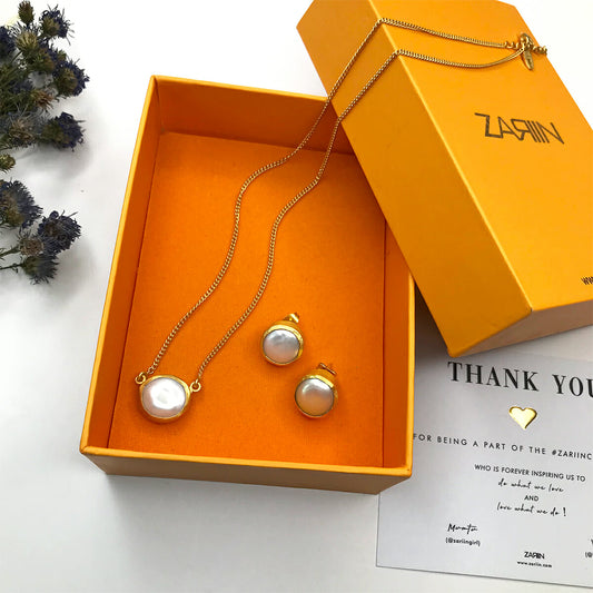 What a Woman Wants, Classic White Pearls Pendant and Studs Gift Box